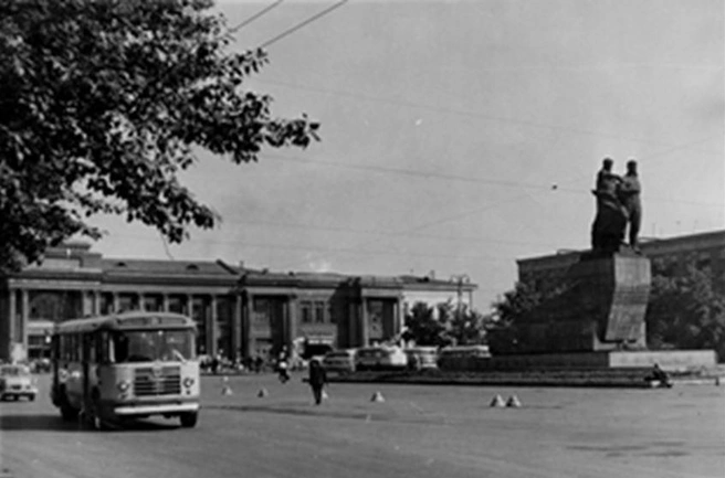 Привокзальная площадь в 1962 году | Источник: архив «Уралгипротранса»