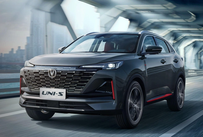 Семейство Uni включает в основном достаточно свежие модели Changan, и CS55PLUS (Uni-S)&nbsp;— не исключение: он дебютировал в 2021 году | Источник: пресс-служба компании Changan