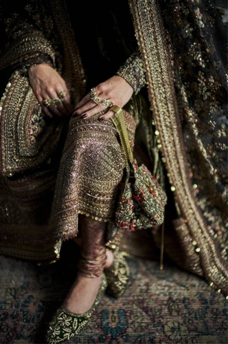 Источник: sabyasachi.com