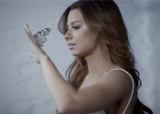 Юлия Савичева примерила свадебное платье