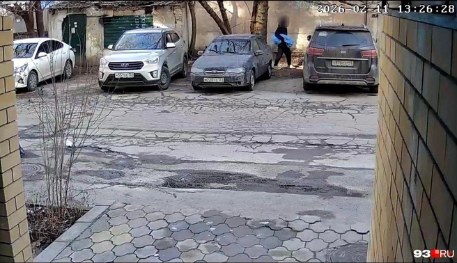 Заранее нес сверток с собой | Источник: 93.RU