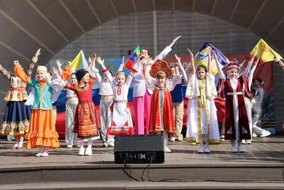 В парке Победы выступили 500 юных певцов из «Битвы хоров»