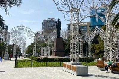 Суд постановил демонтировать светящиеся арки на площади Искусств в Сочи