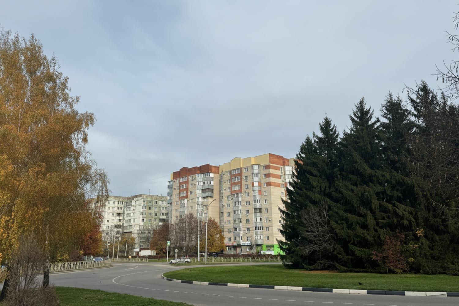 Слева&nbsp;— вид с проводами, а справа&nbsp;— без них | Источник: Дарья Гранкина, Серафима Пантыкина / 26.RU
