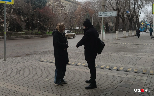Азиз и Елена считают, что сторона обвинения препятствует сбору доказательств невиновности обвиняемого | Источник: Мария Умнова / V1.RU