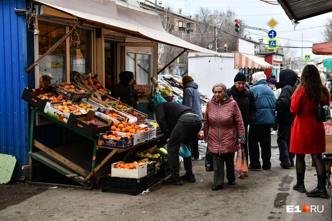Рынок пользуется популярностью у местных жителей | Источник: Дмитрий Емельянов / E1.RU