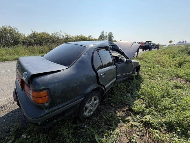 В Зауралье госпитализировали 22-летнюю девушку после опрокидывания Toyota | Источник: пресс-служба Управления Госавтоинспекции УМВД России по Курганской области