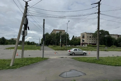 В Гае мальчик на электросамокате попал под «Джили»