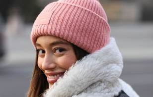 От кепи до ушанки: модные шапки для зимы от 300 рублей