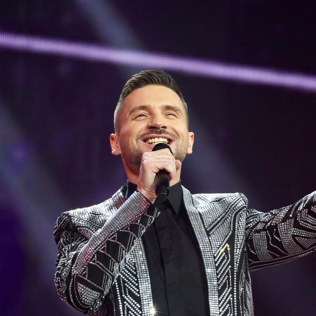 Сергей Лазарев увидел маму на сцене и расплакался, а Кудрявцева снова говорила о любви: спецвыпуск «Маски»