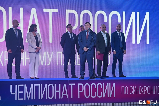 С приветственным словом выступили первый замгубернатора Алексей Шмыков и министр спорта региона Леонид Рапопорт | Источник: Максим Воробьев / E1.RU