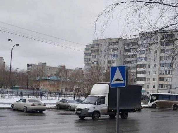 В Тобольске снег уже тает, но отдельные участки все еще покрыты. | Источник: Читательница 72.RU