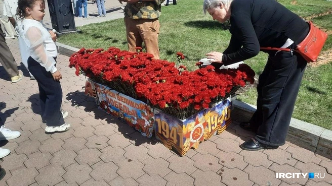 В Сквере Кирова продавали гвоздики | Источник: «ИрСити»