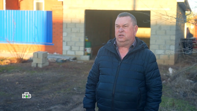 За многие годы село полностью изменилось, но ветеран советской милиции без труда находит место былого преступления | Источник: программа «Следствие вели», выпуск от 19.04.2025 / НТВ.RU