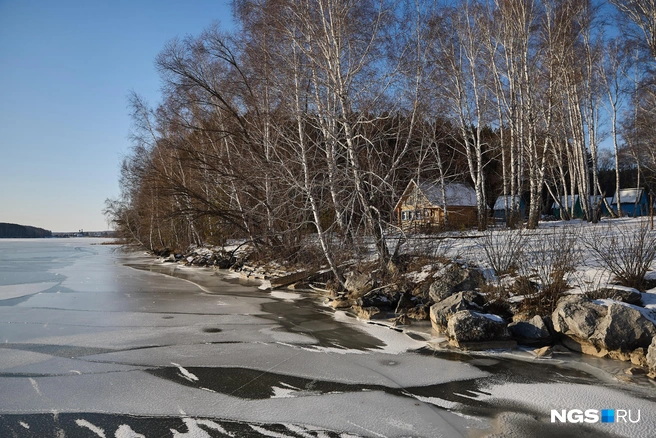 Когда река хорошо застынет, можно будет покататься на коньках  | Источник:  Александр Ощепков / NGS.RU 