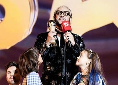 Располневшая Барановская и Киркоров с косичками: премия «Жара Music Awards»