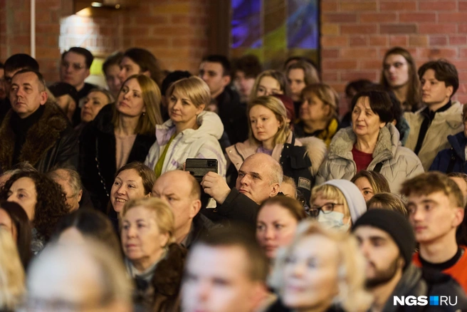 Во время празднования в католическом соборе находились сотни человек | Источник: Александр Ощепков / NGS.RU