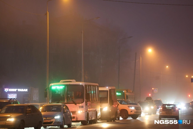 Мнения перевозчиков о стоимости проезда разные. Диапазон — от 50 до 100 с лишним рублей | Источник: Евгений Софийчук / NGS55.RU
