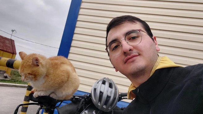 Куда же без фото с котиком! | Источник: «и Мужчина, и Машина» / T.me