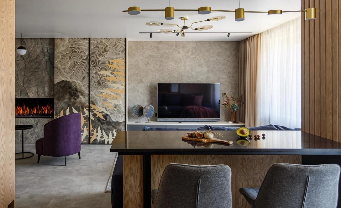 Керамогранит, Mirage. Биокамин, «Сибирский завод». Шкаф и ТВ-тумба, Dolche Vita. Магнитный трек над камином и светильники, Сentrsvet. Люстра, Maytoni. | Источник: Кирилл Шингареев. стиль: Ирина Метелева