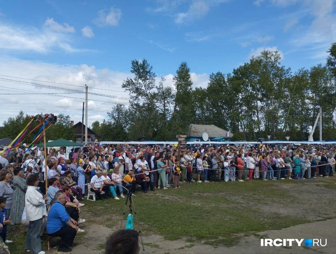 Просто посмотрите, сколько собралось зрителей | Источник: Алина Климова