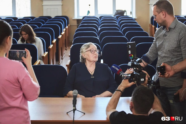 Таисия Киселева отвечает на вопросы телеканала «Россия 1» | Источник: Роман Данилкин / 63.RU