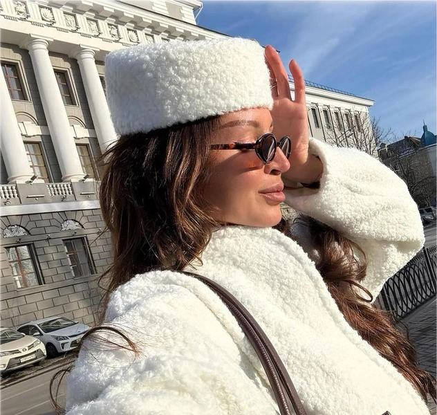 Cамые модные головные уборы зимы 2025/26