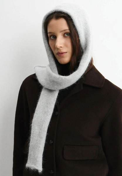 Эти шарфы выведут ваши зимние образы на новый уровень: 10 самых классных вариантов