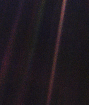 История одной фотографии: снимок Земли с расстояния 6 миллиардов километров, февраль 1990 года