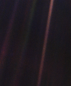 История одной фотографии: снимок Земли с расстояния 6 миллиардов километров, февраль 1990 года