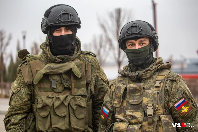 Парни, кажется, с удовольствием позировали перед камерой | Источник: Константин Завриков / V1.RU