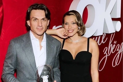 «Папа отдыхает»: Топалов после вечеринки уснул голый в коридоре — его нашла няня