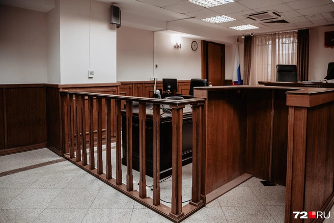 Подсудимого на оглашении не было — он всё еще в розыске | Источник: Ирина Шарова / 72.RU