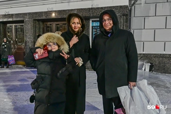 Алексей, Наталья и их дочь Алиса ежегодно ходят 31 декабря на «Щелкунчика» | Источник: Василина Любимова / 59.RU