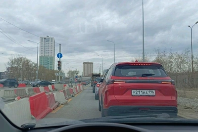 На развязке у «Калины» поставили светофор, который разрешили игнорировать