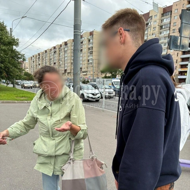 «Начал говорить, что у самоката что-то заклинило»: на проспекте Большевиков пара сбила женщину | Источник: читатель «Фонтанки»