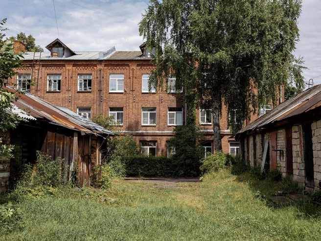 Сарайки по возрасту, возможно, не уступают историческим домам, но по виду… | Источник: Александр Куренной / 76.RU