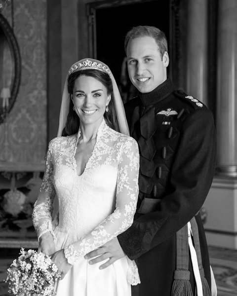 Кейт Миддлтон и принц Уильям поделились странным фото в 13-ю годовщину свадьбы
