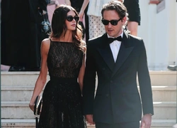 Поцелуи и Givenchy: Кайя Гербер и Льюис Пуллман на Венецианском кинофестивале