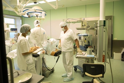 Употребление килограмма хурмы привело школьницу на операционный стол