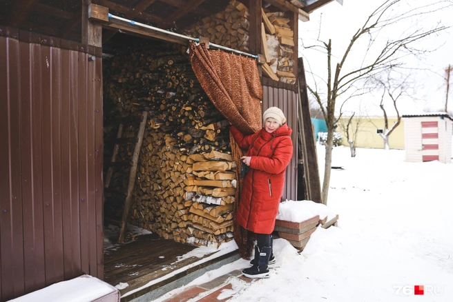 Ирина старается отапливать дом электричеством. Когда становится совсем холодно, в ход идут дрова | Источник: Алёна Косточкина