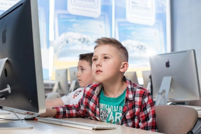 В новом учебном году школьникам пригодятся навыки работы в интернете | Источник: Компьютерная академия «Шаг»