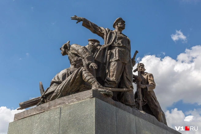 Монумент получился почти как новый | Источник: Константин Завриков / V1.RU