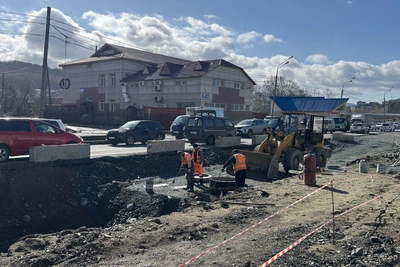 Продолжается устройство щебеночного основания на проспекте Мира