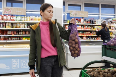 Volgograd Residents Discuss Price Increases: 'Money Is Just Paper'