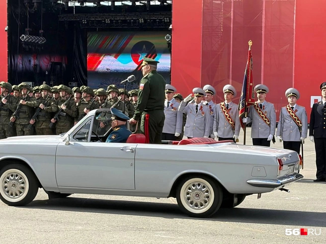 Командовал парадом генерал-лейтенант Сергей Талатынник | Источник: Николай Сальников / 56.RU