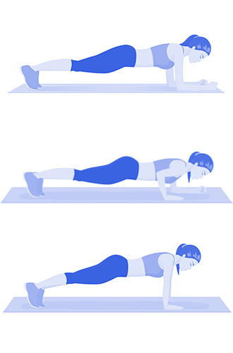 Планка с отжиманиямиПрорабатывает руки, плечи и основные мышцы. Начните упражнение с планки с упором на локти, не забывая держать прямым корпус. Затем поочередно (и с переносом веса) выпрямляйте руки, чтобы зафиксироваться в высокой планке. Повторять 10 раз.