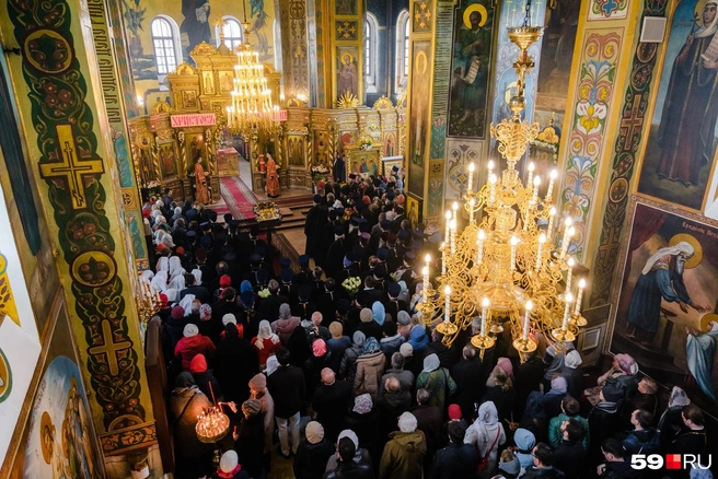 На пасхальных богослужениях в храмах всегда много прихожан | Источник: Тимофей Калмаков / 59.RU