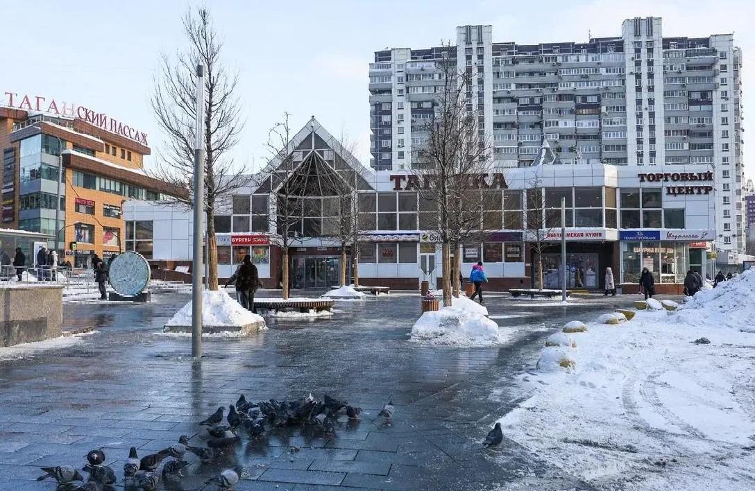 Теперь площадь у «Марксистской» стала чуть более просторной | Источник: Артем Устюжанин / MSK1.RU