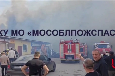 Загорелся строительный рынок «Мастерок» в Балашихе